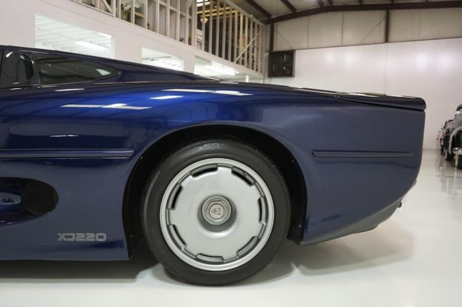 Детали экстерьера Jaguar XJ220 1994 года  (фото 22 из 55)